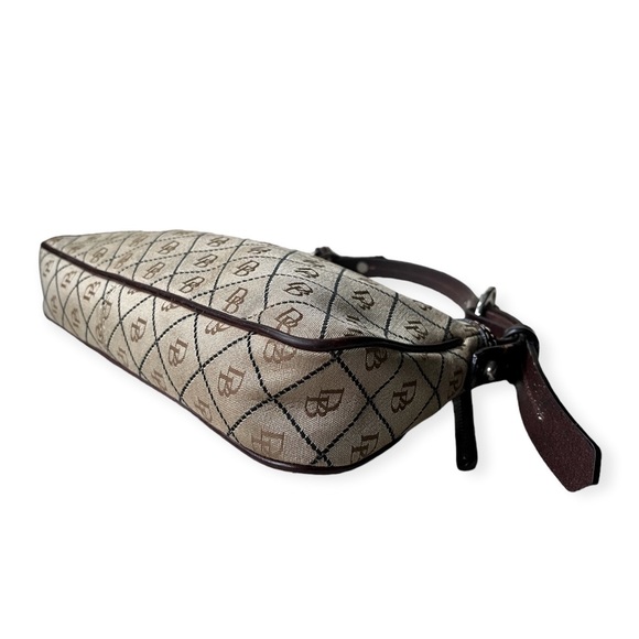 Dooney & Bourke Tan & Brown Signature Logo Maxi Quilt Baguette Shoulder Bag - Picture 9 of 15